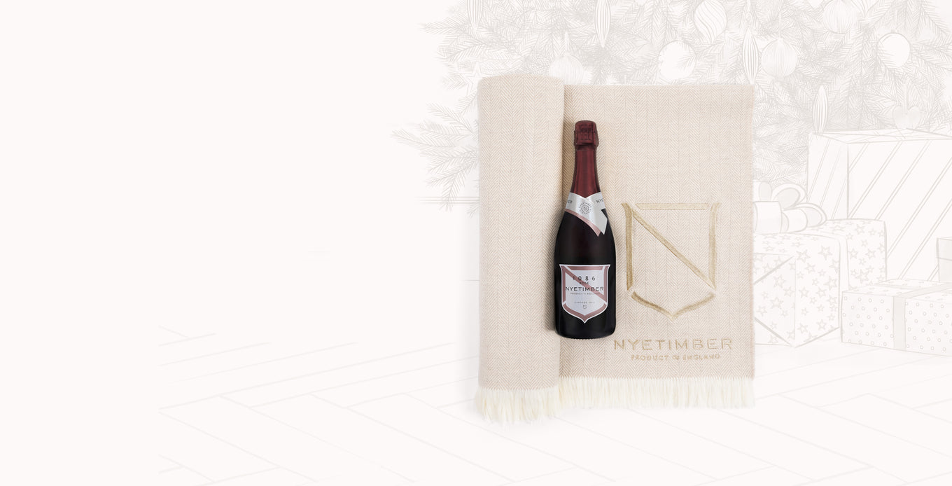 1086 By Nyetimber Rosé 2016 & Merino Wool Blanket Set